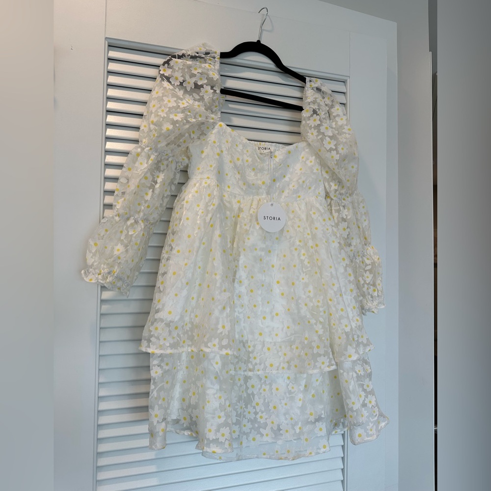 NWT Storia dress. Size S. Daisy pattern white flowers with yellow centers. - Picture 3 of 6